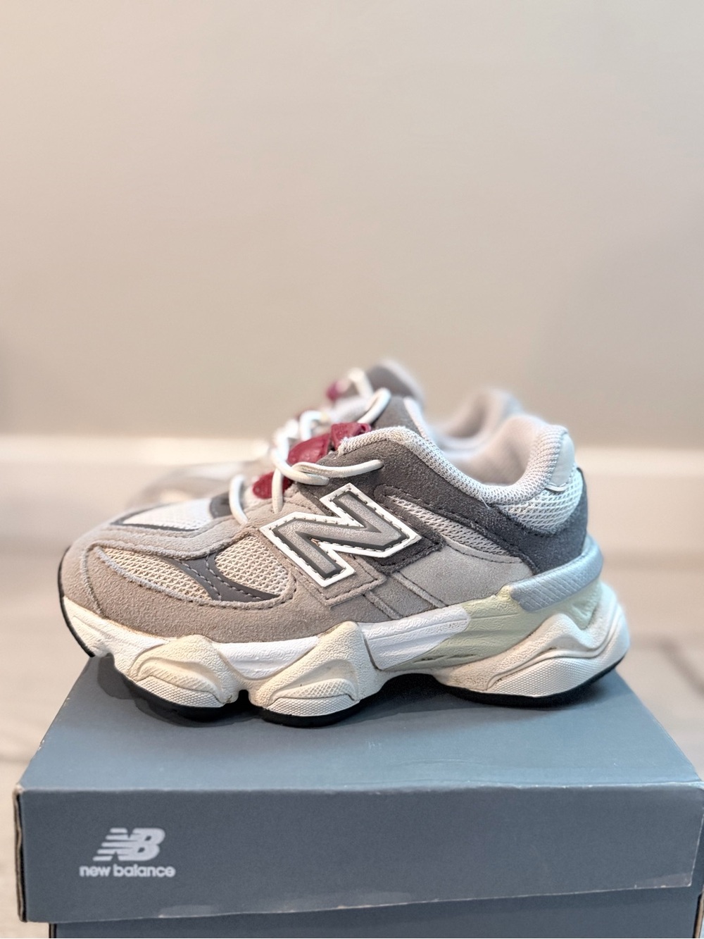 New Balance 9060 Kids Gray, White & Maroon Sneakers size 7 - Picture 4 of 8